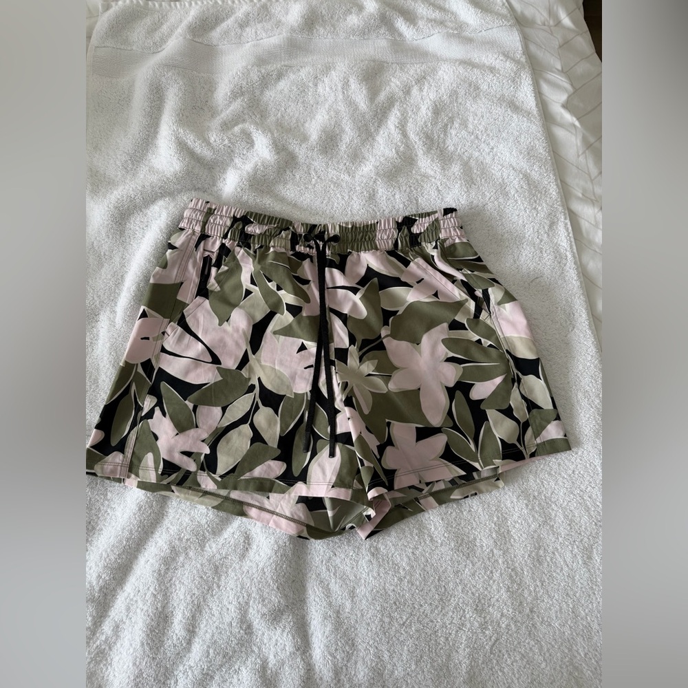 Floral Print Elastic Waist Women's Shorts in Pink & Olive